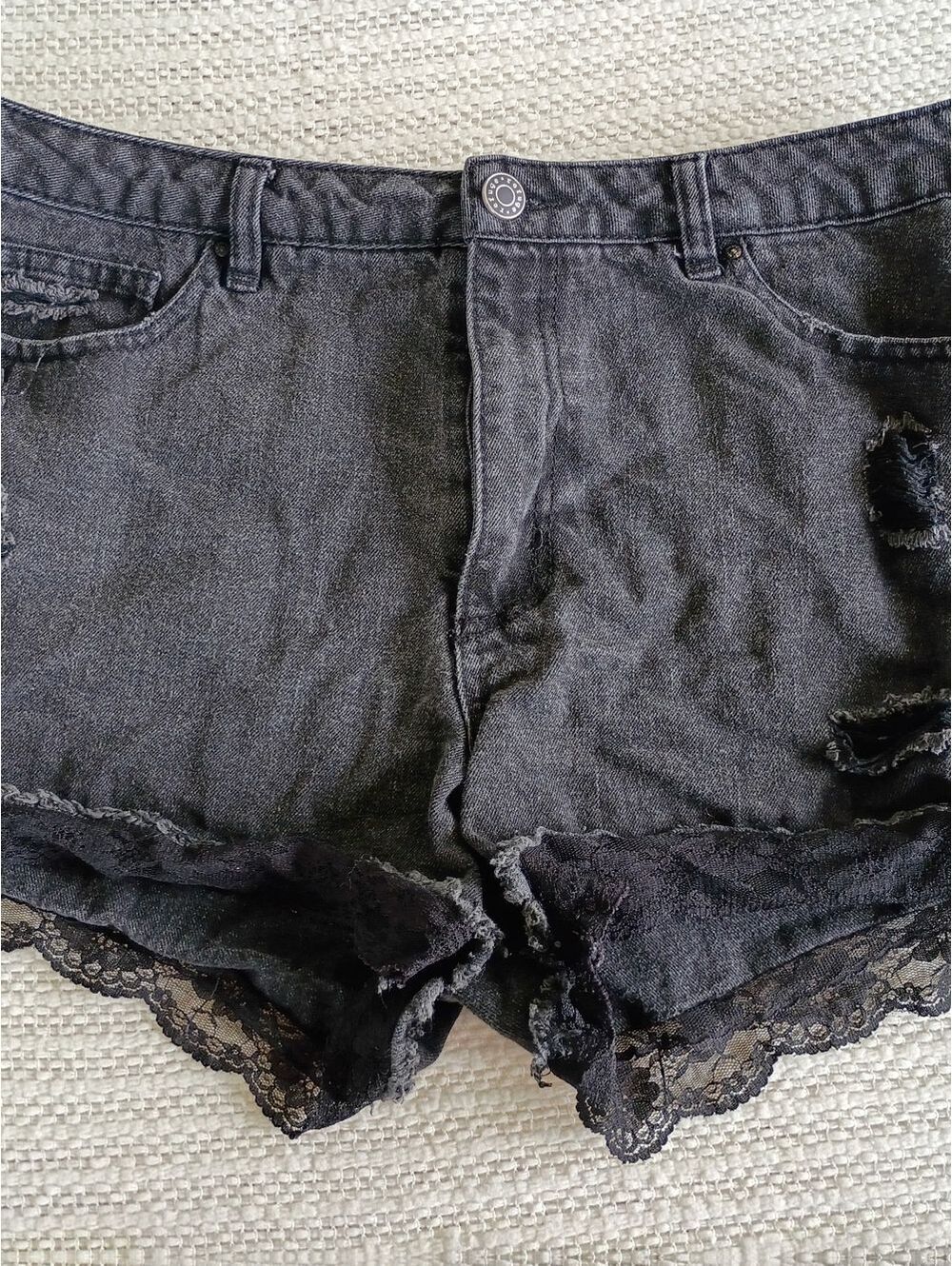 Lot of shorts. Different sizes and brands but all go